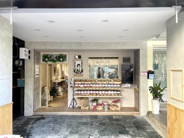 9.5成新店面!桃園中壢優質地段人潮多，可直接營業，設備齊全
