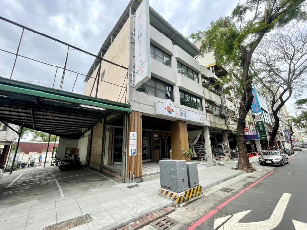 大順輕軌千萬高級裝潢雙店面附平面停車場盤讓出租