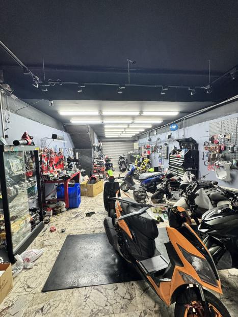 想拓店看過來「頂讓機車店設備狀況佳營業半年而已