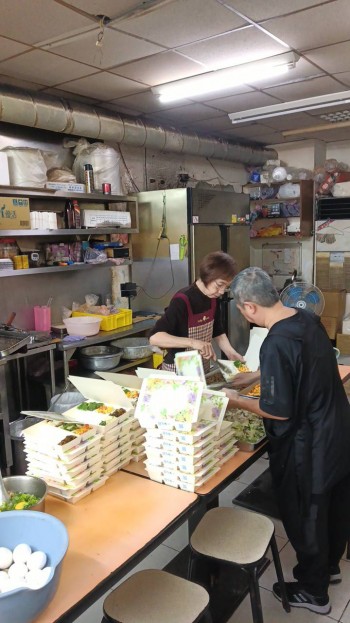 老牌便當老店，穩定客源，近校區