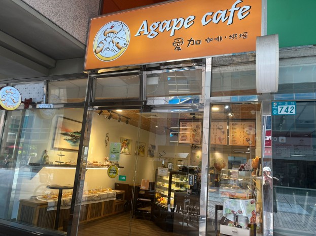 精緻裝潢咖啡烘焙店，客源充足，設備齊全，可作其他餐飲業務