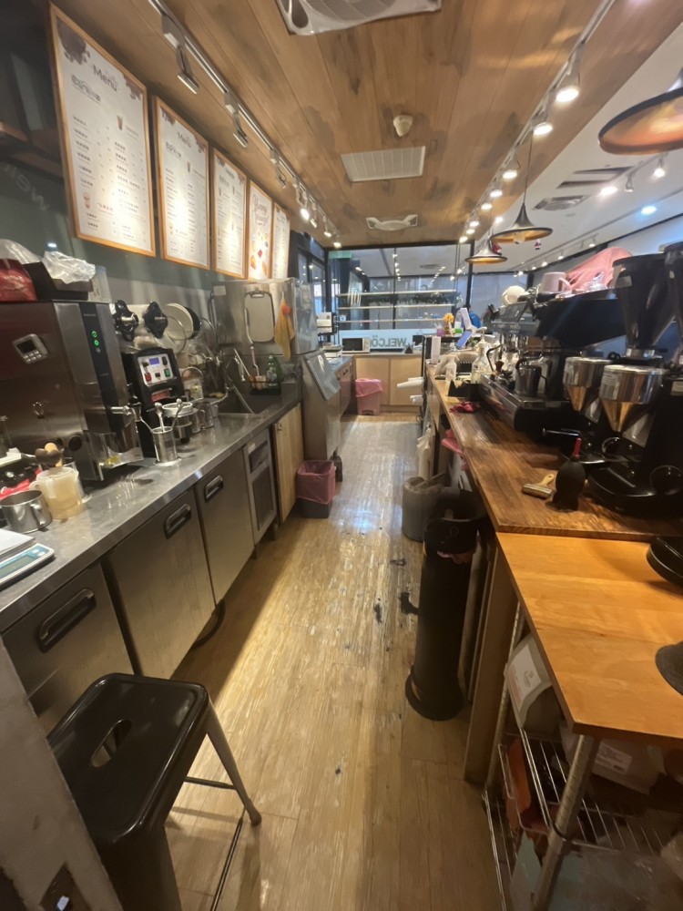 超值咖啡店餐飲店面轉讓（好停車）