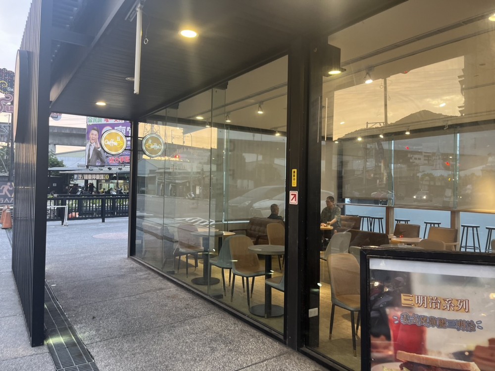超值咖啡店餐飲店面轉讓（好停車）