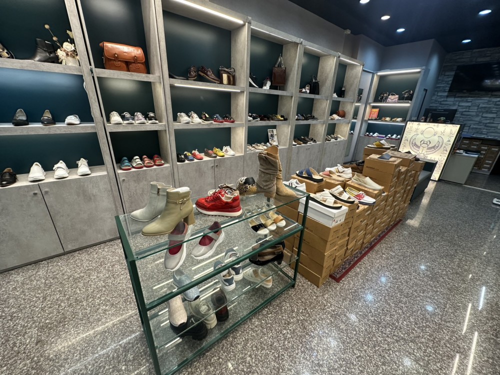 高雄精品店全套訂製展示櫃｜含LED展示燈｜整批出售含冷氣