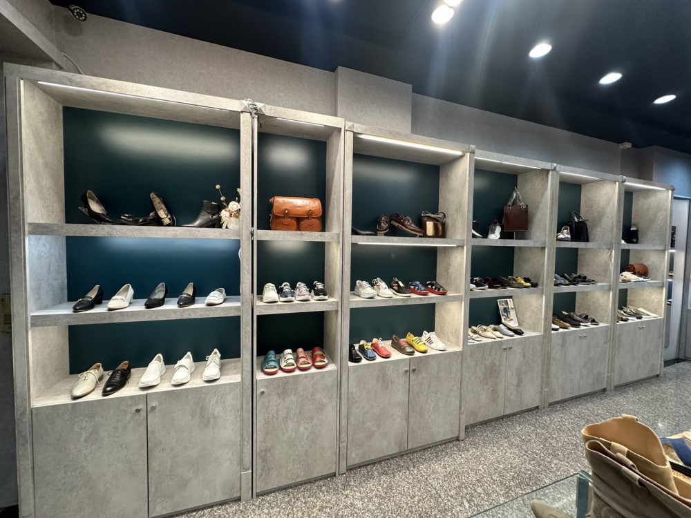 高雄精品店全套訂製展示櫃｜含LED展示燈｜整批出售含冷氣