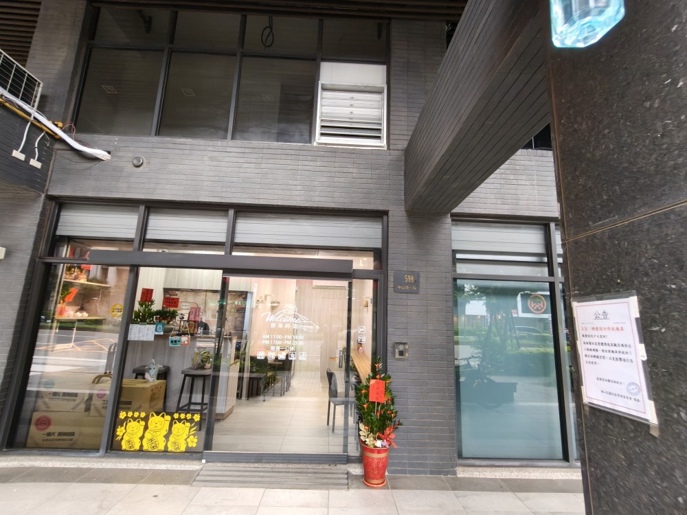 全新裝璜，全新設備器具，診所旁店面，因身體健康因素休息，可議