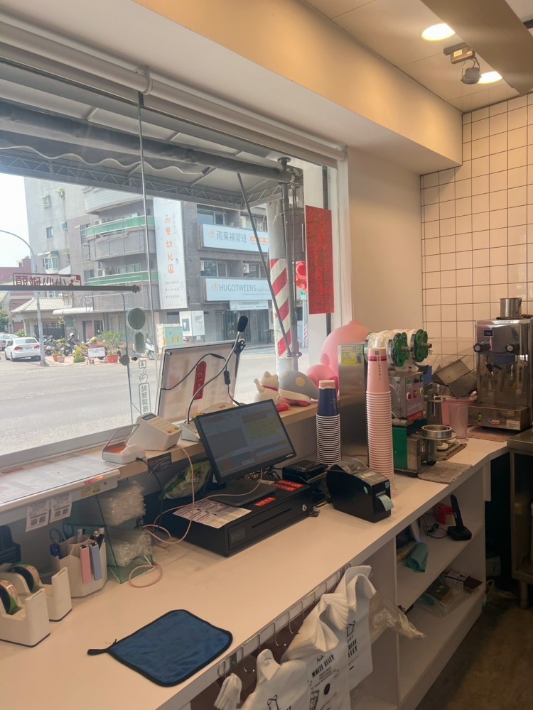 嘉義連鎖飲料店頂讓接手即可營業三間寬店面找人接手