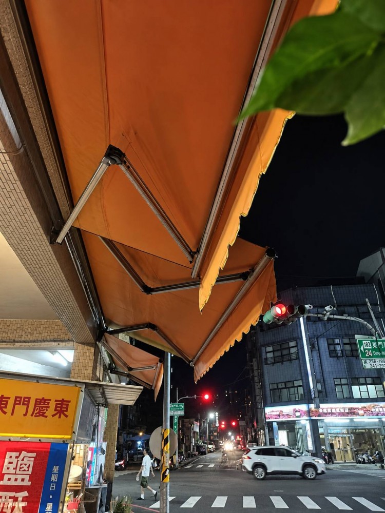 台南東區在地經營28年 黃金面寬20米 騎樓位置