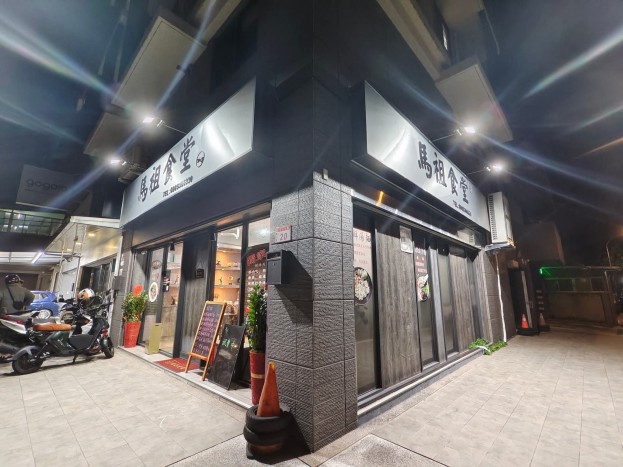 近A8長庚醫院,華亚科學園區,两个學校很多安親班,住宅區