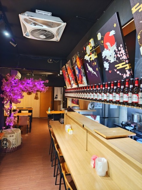 這是一個小型日式燒烤店，可滿足想要開店創業者的需求！